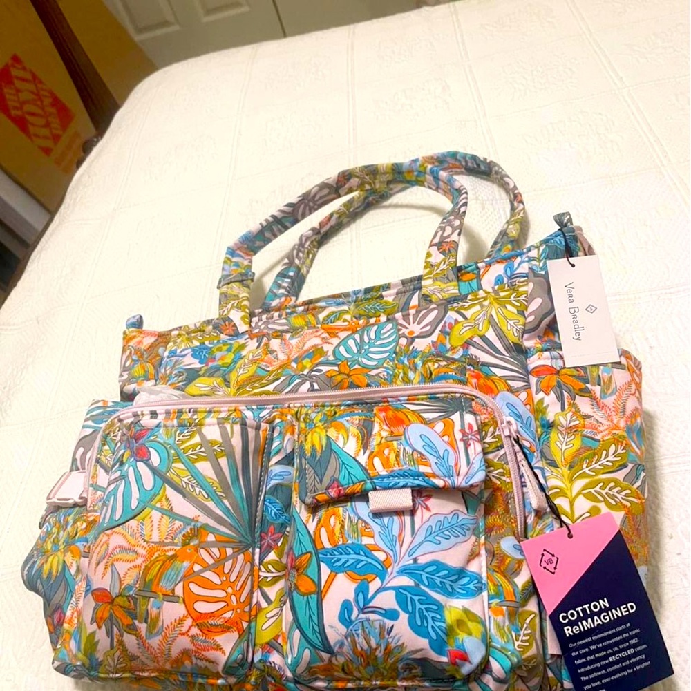 Vera Bradly tote. NWT.  Rainforest Canopy pattern